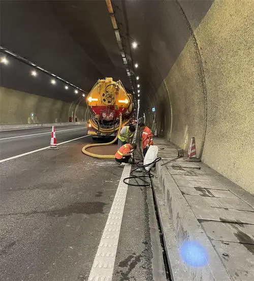 信州隧道排水渠清淤